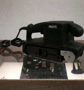 1-1-228193-1-Lijadora Banda Practyl EbS 700Ch Negra