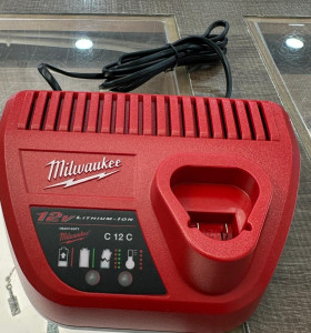 1-1-247753-1-Herramientas eléctricas Cargador De Baterias Milwaukee C12C