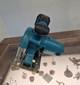 1-1-247035-2-Sierra Circular Makita DCS550Z a batería de 18V Li disco de 136 mm  2