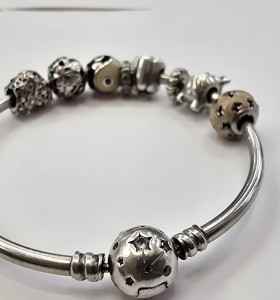 1-1-248744-1-Pulsera Pandora 8 Charm , rigida , diametro 6 cm 2