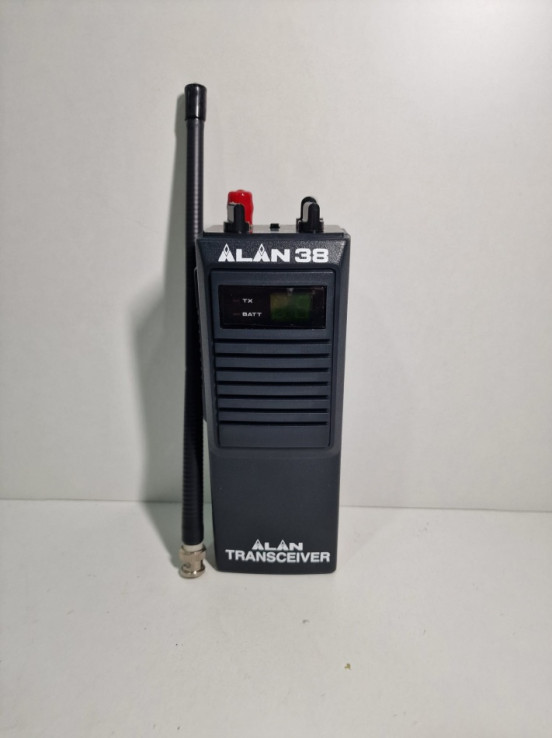 1-1-238010-2-Walkie Talkie Alan 38