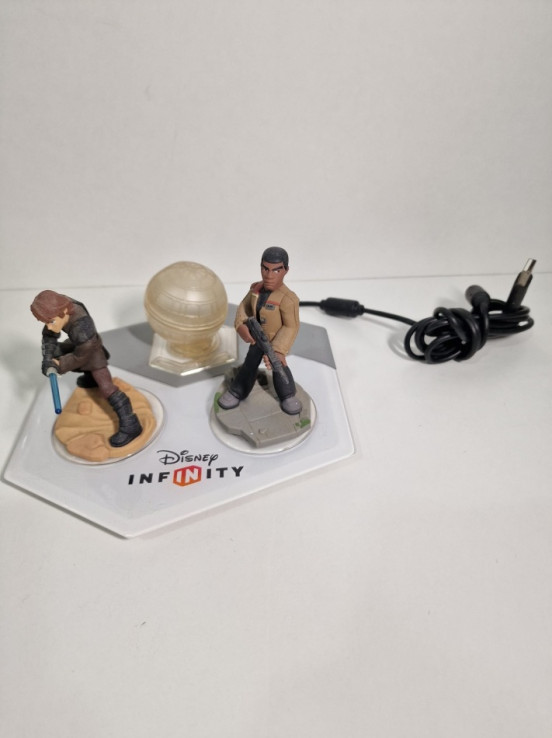 1-1-237619-2-Videojuego Xbox One Dysney Infinity Base 3 Figuras
