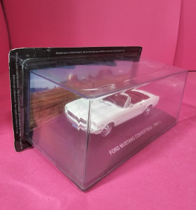 8-8-72789-1-Bebé y juguetes Ford Mustang Convertible (1964) 2