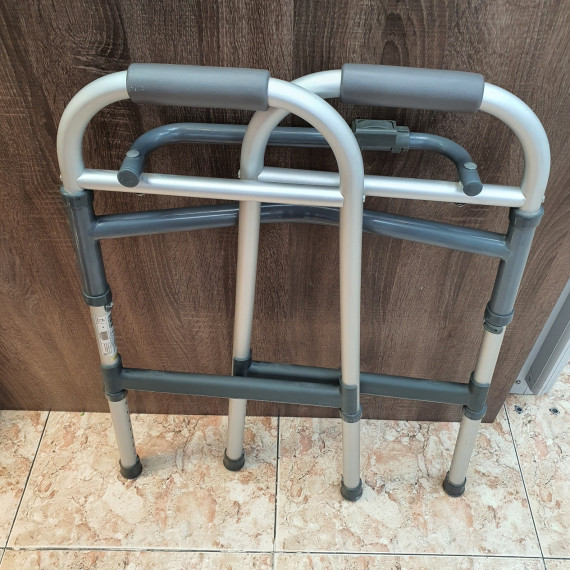 1-1-262794-2-Andador Fijo Invacare 