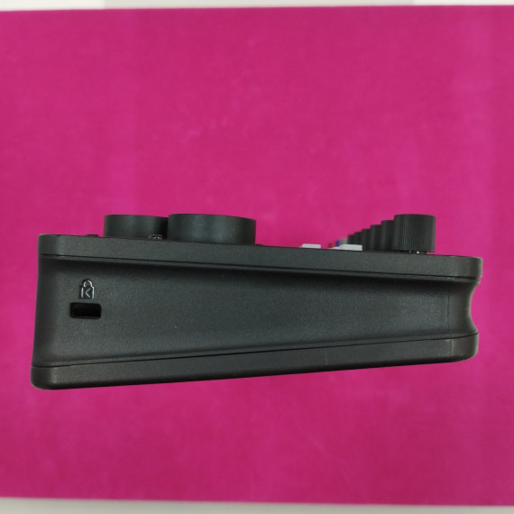 6-6-162703-4-Controlador Livetrak L6