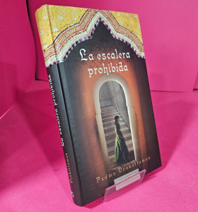8-8-73136-1-Libro la escalera prohibida (Padma Venkatraman)