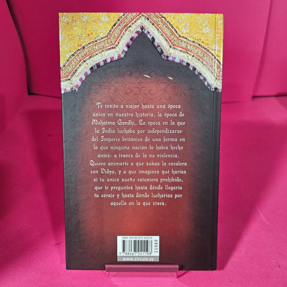 8-8-73136-2-Libro la escalera prohibida (Padma Venkatraman)