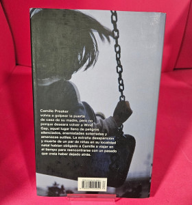 8-8-73091-1-Libro Gillian Flynn Heridas Abiertas 2