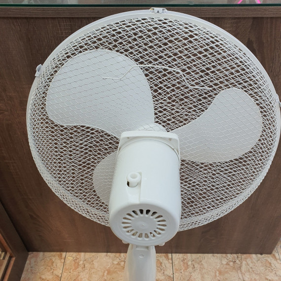 1-1-263513-3-Ventilador De Pie Blanco