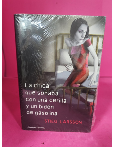 8-8-73119-1-Libro La Chica que soñaba con una cerilla y un bidón de gasolina