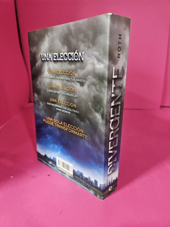 8-8-73117-2-Libro Divergente (Veronica Roth)