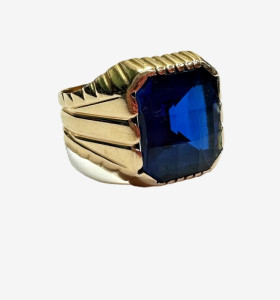 1-9-72369-1-Anillo caballero tipo sello de oro amarillo 18K