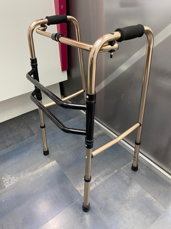 8-8-73337-2-Andador plegable y articulado