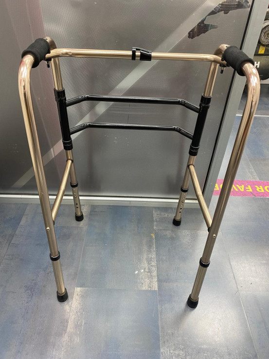 8-8-73337-3-Andador plegable y articulado