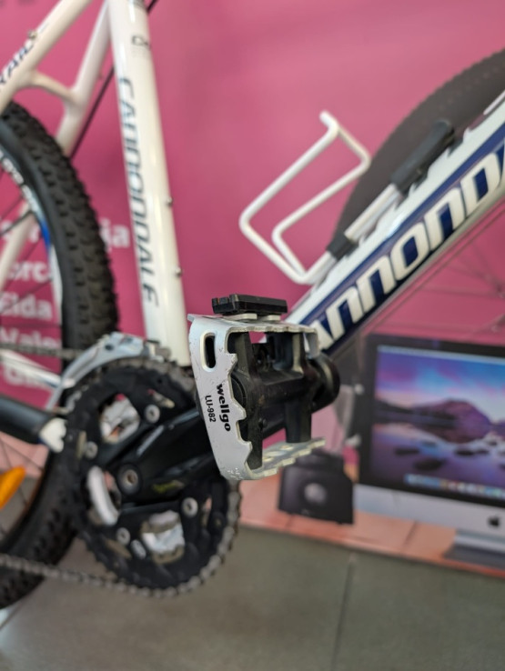 6-9-69002-5-Bicicleta Montana Canondale SL3 Talla XL 26 Blanca 