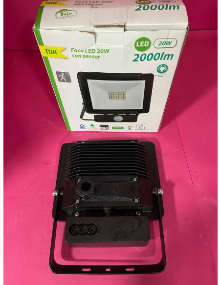 8-8-73343-3-Electricidad Foco LED exterior con sensor 20w (NUEVO)