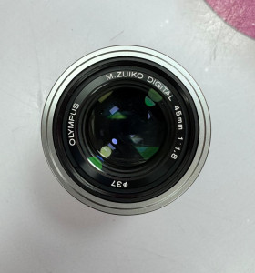 7-7-77029-5-Objetivo Olympus Digital 45mm 1:1.8 05m 1.64ft