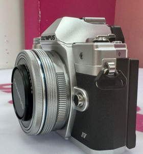 7-7-77027-9-Cámara digital EVIL Olympus OM D IV Objetivo Olympus 14-42mm