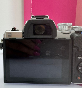 7-7-77027-9-Cámara digital EVIL Olympus OM D IV Objetivo Olympus 14-42mm 2