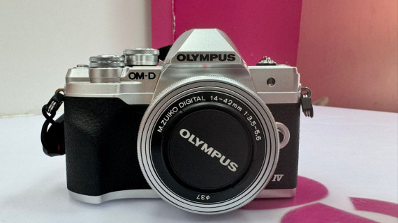 7-7-77027-12-Cámara digital EVIL Olympus OM D IV Objetivo Olympus 14-42mm