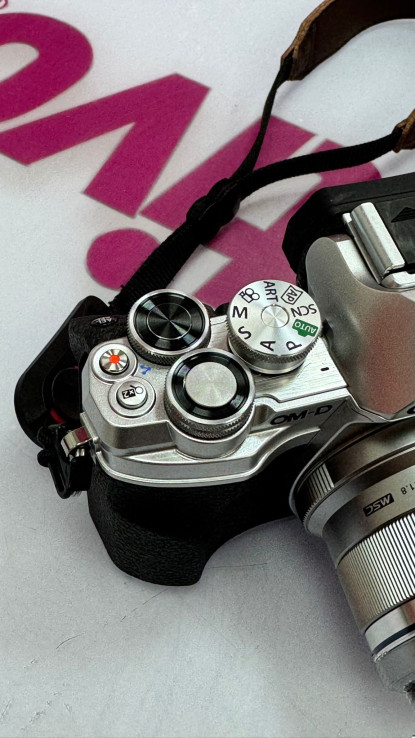 7-7-77027-13-Cámara digital EVIL Olympus OM D IV Objetivo Olympus 14-42mm