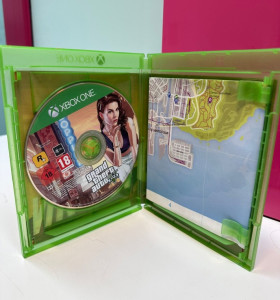 1-9-67379-1-Videojuego Xbox One gtaV premium edition 2
