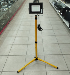 6-6-164587-1-Electricidad simon prolight il41608 tripode (sin uso)