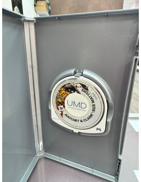 7-7-82246-2-Videojuego PSP Ratchet clank el tamaño importa 