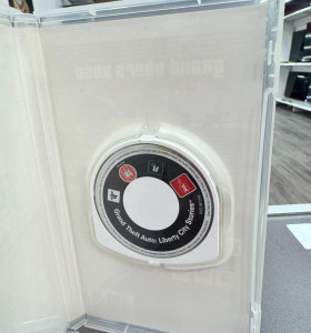 7-7-82247-1-Videojuego PSP Gta auto liberty city stories  2