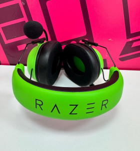 7-7-82321-1-Auriculares Razer 2