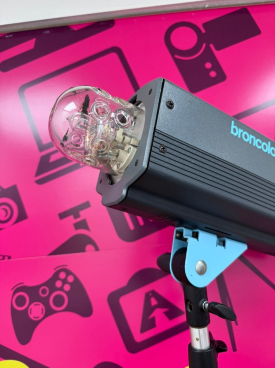 7-7-82463-3-Flash Estudio KIT BRONCOLOR Minipuls C200