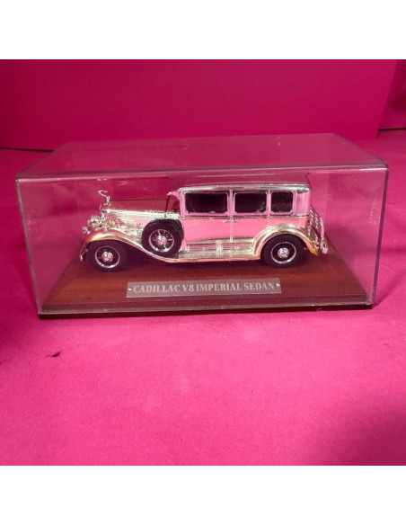 8-8-73861-1-Coche metal Cadillac V8 Imperial Sedan