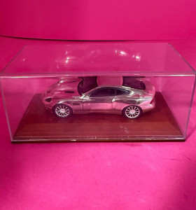 8-8-73859-1-Coche metal Aston Martin V12