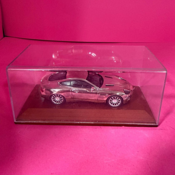 8-8-73859-2-Coche metal Aston Martin V12