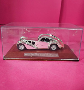 8-8-73854-1-Coche metal Bugatti 57SC Copupé Atlantic