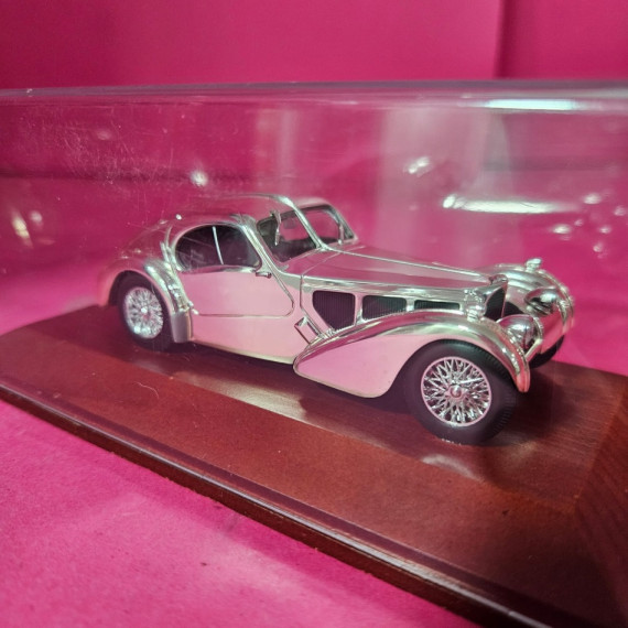 8-8-73854-6-Coche metal Bugatti 57SC Copupé Atlantic