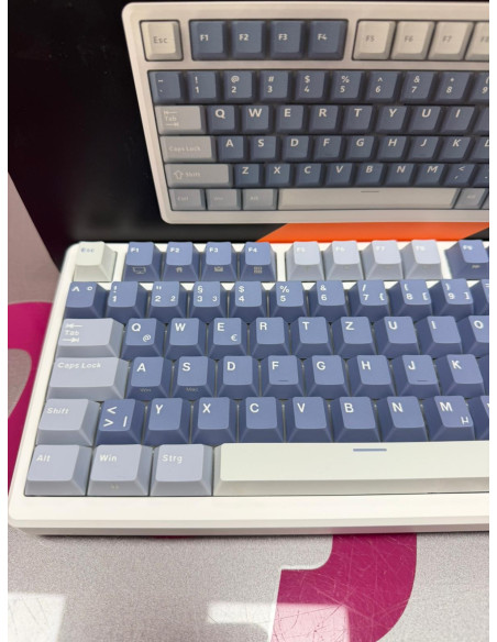 7-7-82724-1-Teclado Numérico Mecanico RK M75 (Sin Uso)