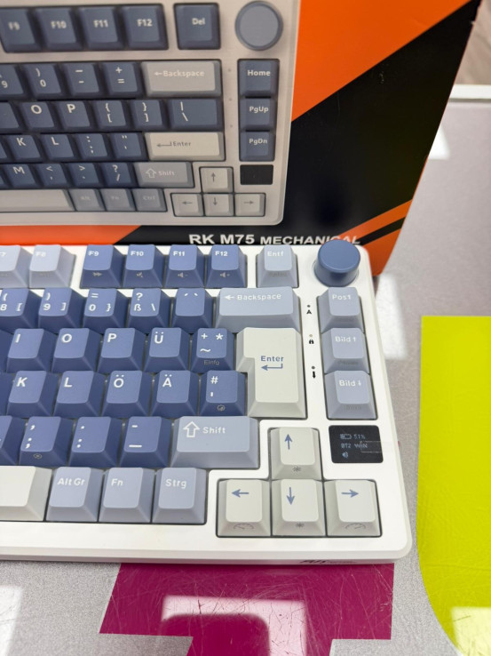 7-7-82724-2-Teclado Numérico Mecanico RK M75 (Sin Uso)