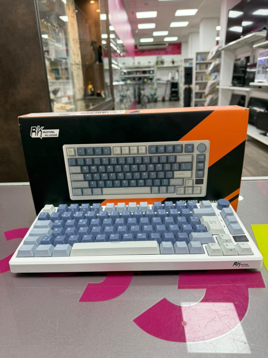 7-7-82724-3-Teclado Numérico Mecanico RK M75 (Sin Uso)