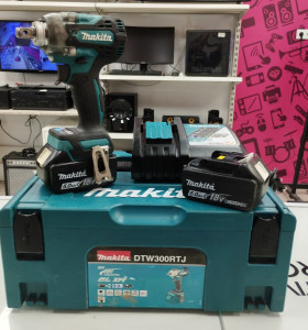 6-6-165472-1-Atornillador A Bateria DE IMPACTO MAKITA DTW300RTJ
