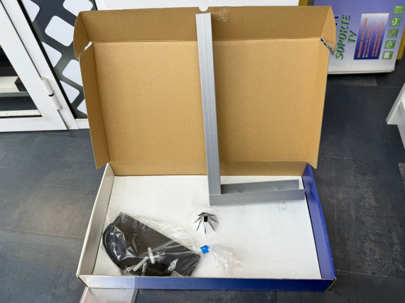 8-8-74225-3-Mesa Soporte TV (Sin Uso)