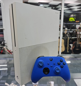 8-8-74337-1-Consola Xbox One S 1Tb 2