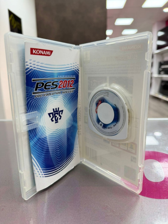 7-7-83110-2-Videojuego PSP Pes 2012