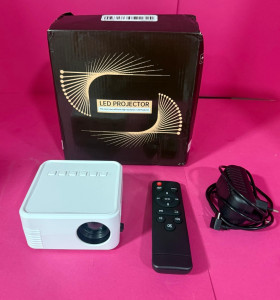 8-8-70302-1-Mini proyector LED 