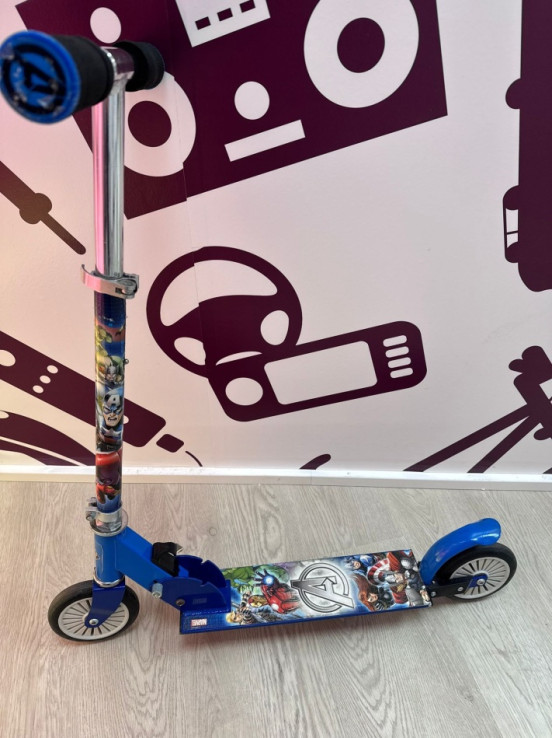 9-9-74060-4-Bebé Y Juguetes Patinete Marvel Avengers