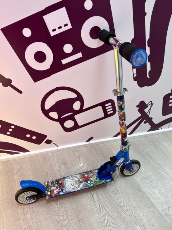 9-9-74060-5-Bebé Y Juguetes Patinete Marvel Avengers