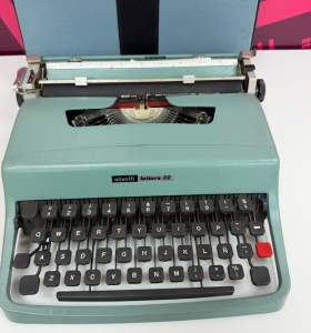 7-7-83244-1-Artículo Escritorio Maquina De Escribir Oliveti Lettera 32 2