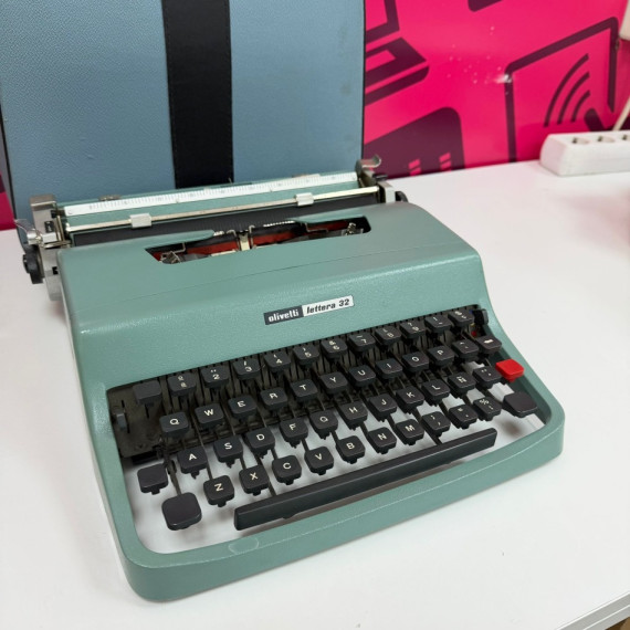 7-7-83244-3-Artículo Escritorio Maquina De Escribir Oliveti Lettera 32