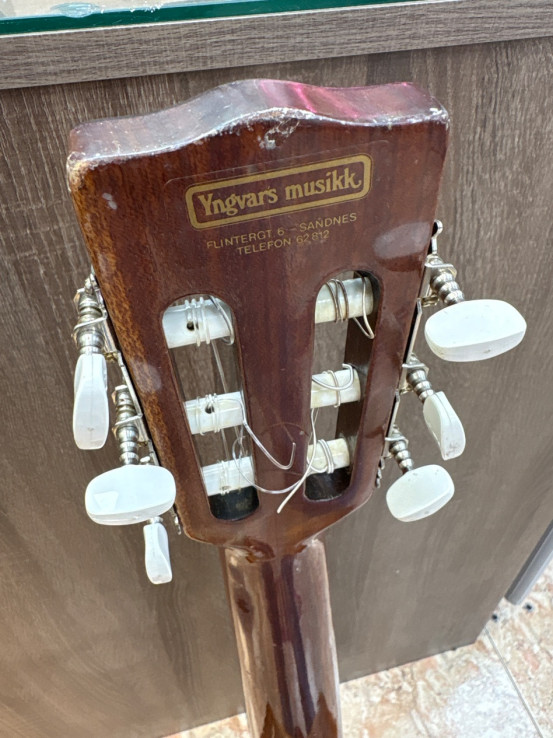 1-1-266543-5-Guitarra Clasica Giannini AWN60 