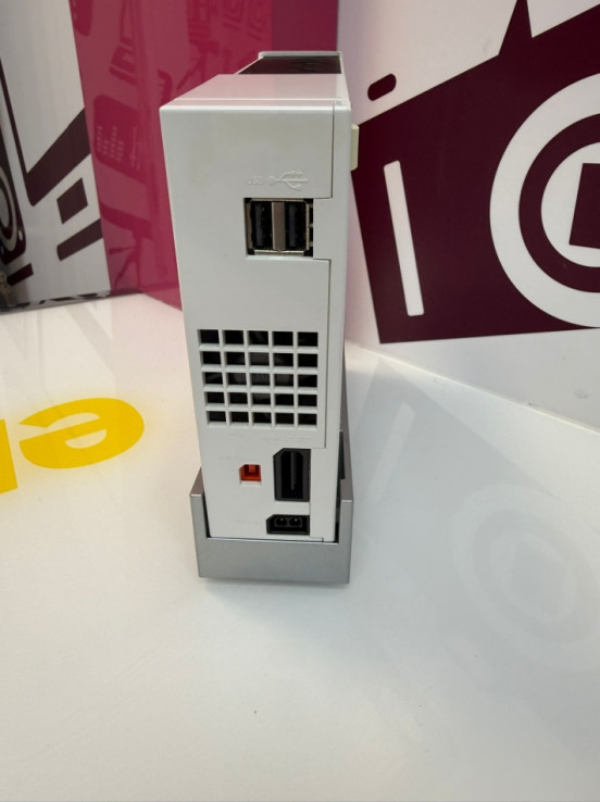 9-9-74161-3-Consola Wii rvl-001